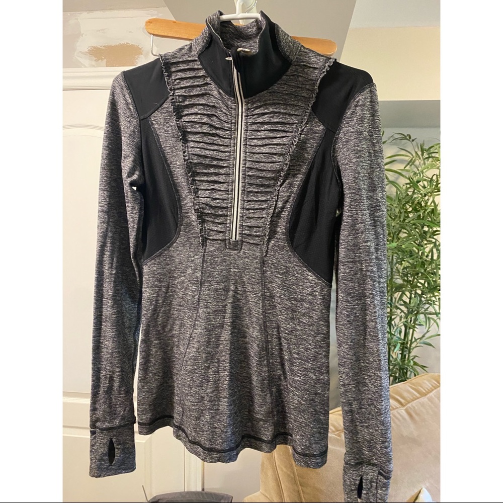 Size 4 lululemon 1/2 zip pullover sweater